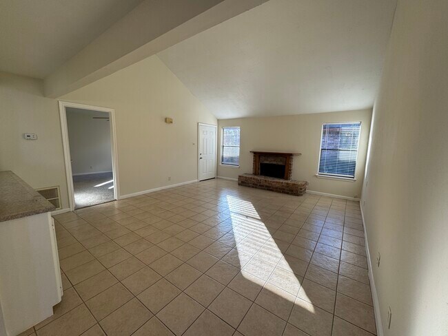 Photo - 8915 Emnora Ln Unidad C