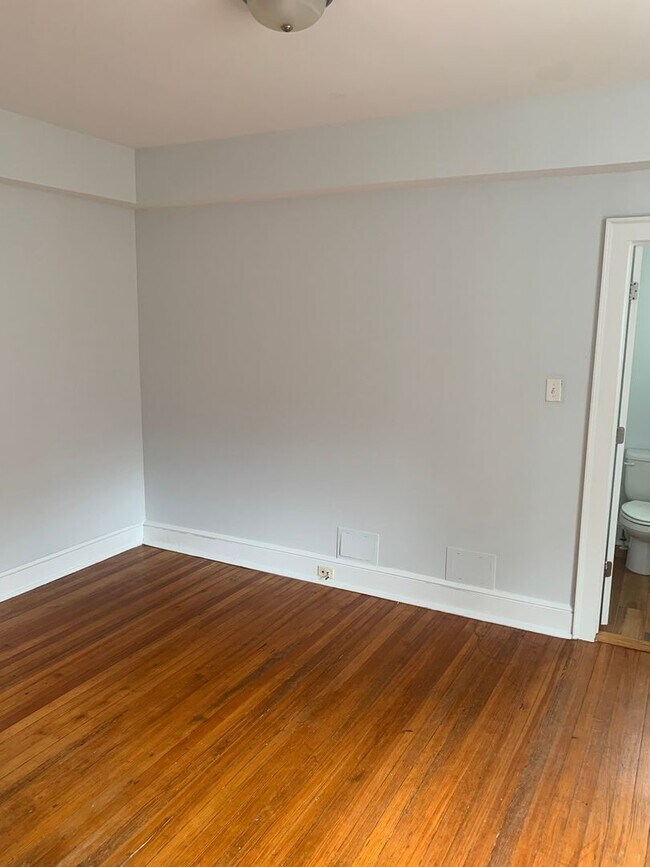 Photo - 1123-25-27 West Grace Street