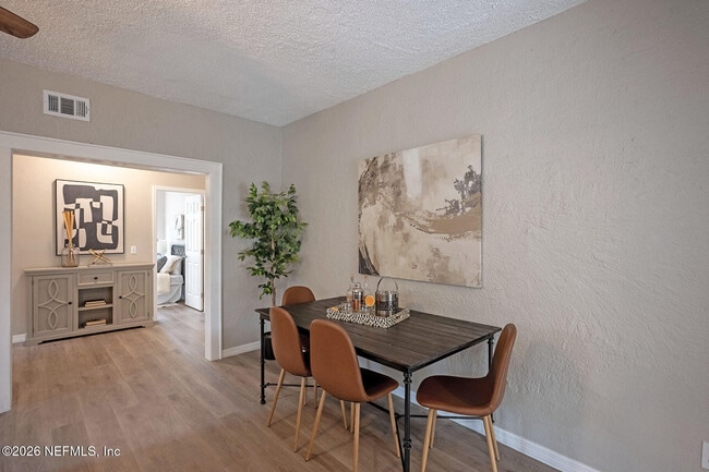 Photo - 325 Alder St