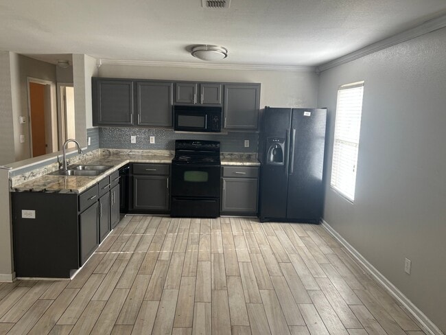 Photo - 306 Kenneth Blvd NW