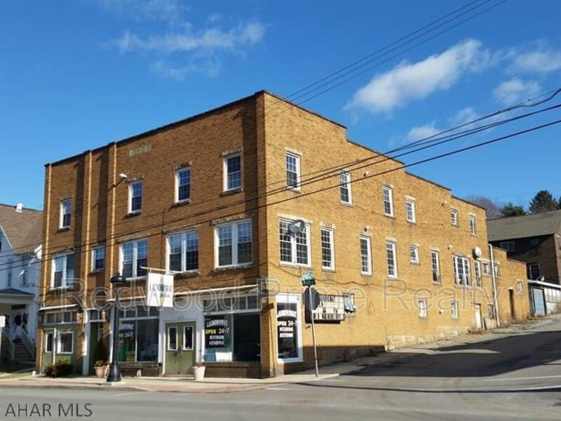 Photo - 908 Main St