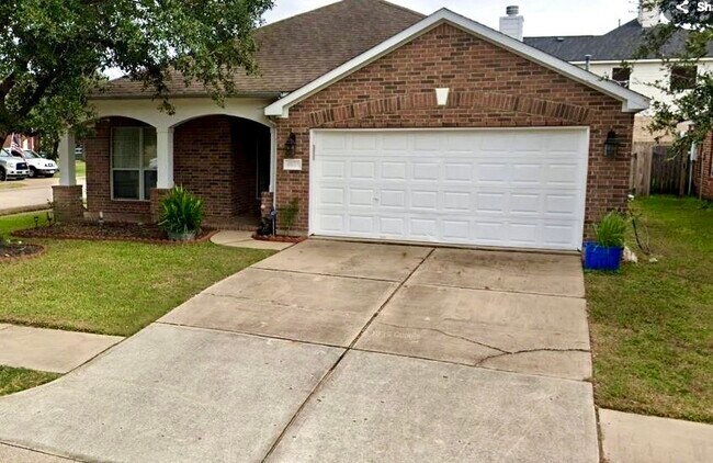 Building Photo - 10022 Driftwood Park Dr Rental