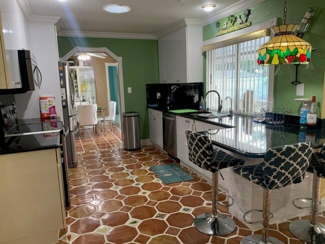 Photo - 1283 Larch Way