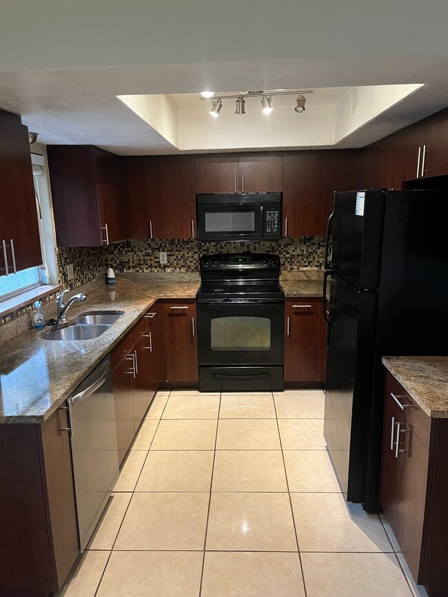 Kitchen - 1740 Opal Ln