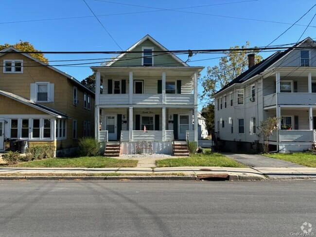 Building Photo - 24 Sproat St Rental