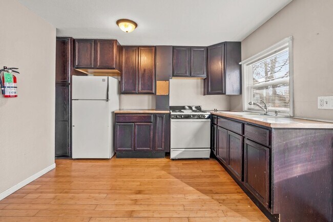 Photo - 309 W 10th St