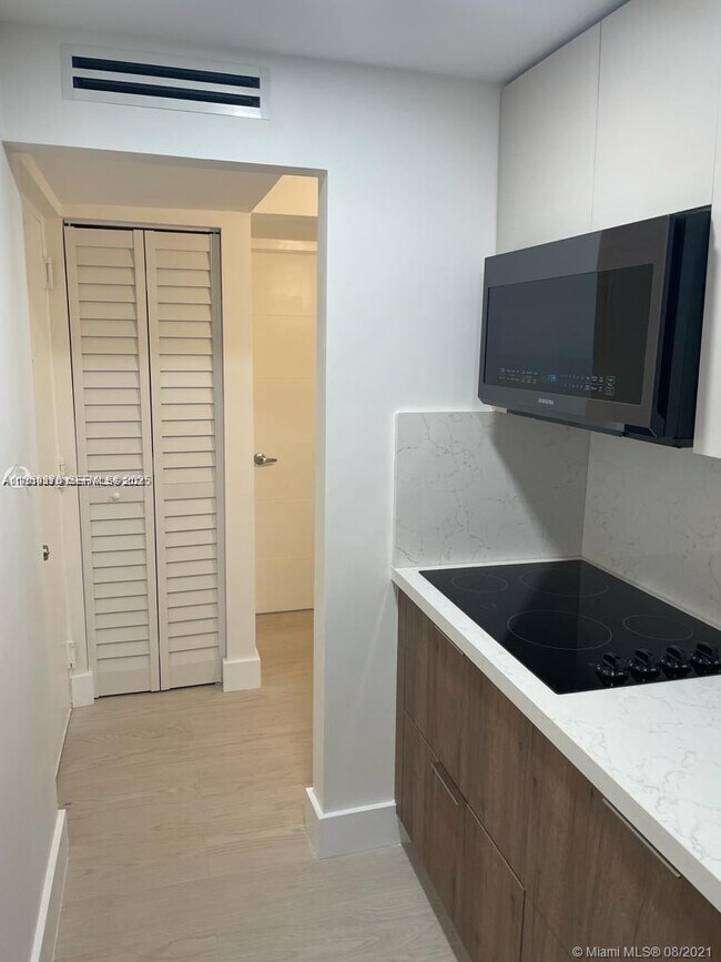 Photo - 1720 NW N River Dr Unidad 503