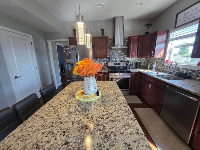 Photo - UPDATED 4 BEDROOM HOME WITH LOTS OF SPACE ...