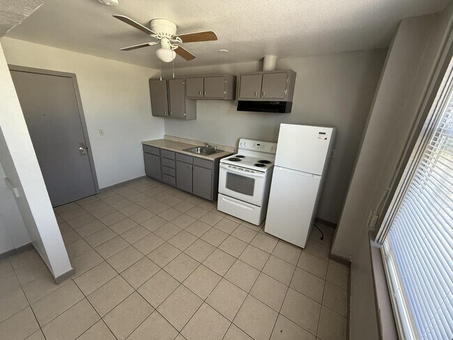 Photo - 118 E 3rd St