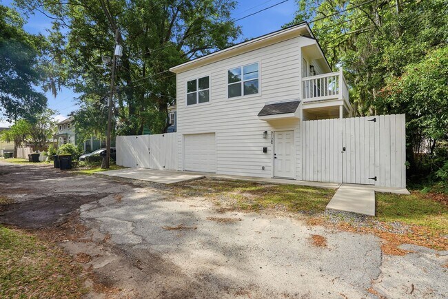 Photo - 912 E Henry St