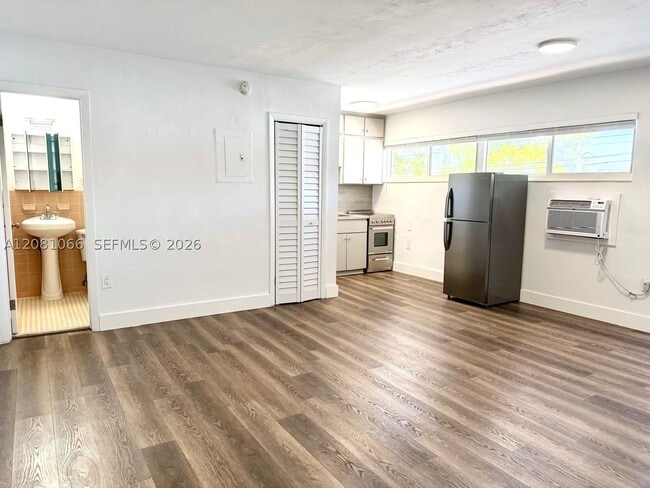 100 Madeira Ave Unit 7