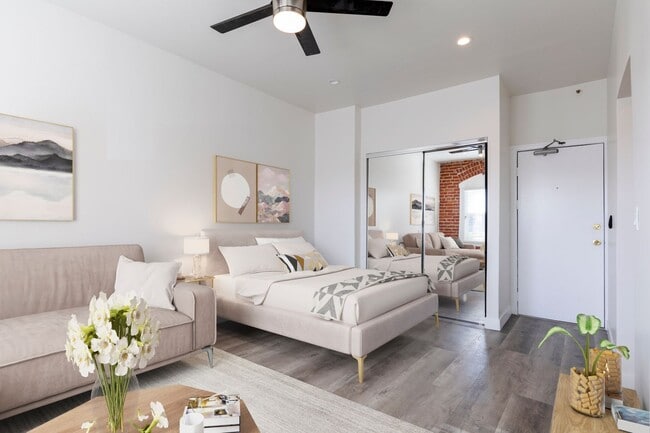 Cozy & Contemporary Studio in Koreatown