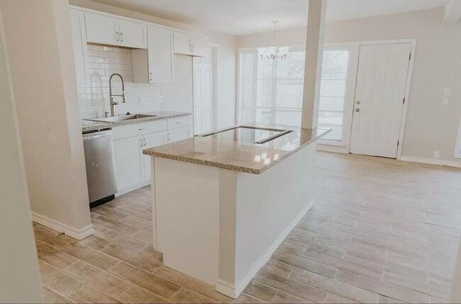 Photo - Charming 3/2/1 Home on a Quiet Cul-de-Sac