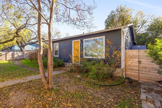 Photo - 713 E 45th St