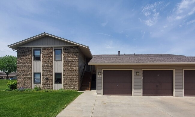 Building Photo - 5815 Wilshire Ct Unit D