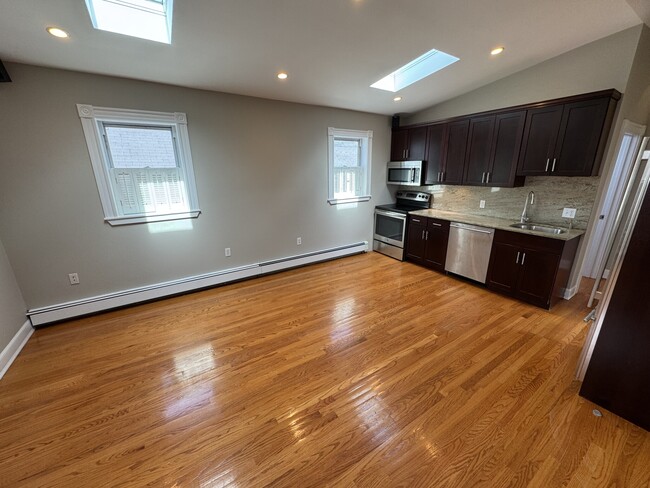 Building Photo - 24 Ellington Rd Unit 3 Rental