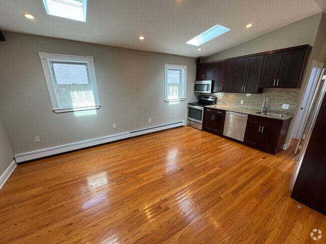 Building Photo - 24 Ellington Rd Unit 3 Rental