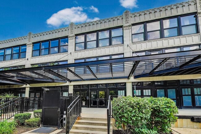 Building Photo - 1150 W 15th St Unit 241 Rental