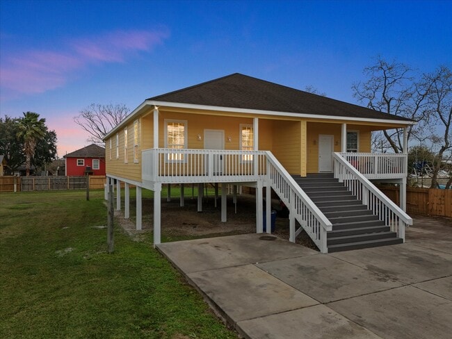 Building Photo - 533 12th St