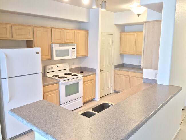 Photo - 420 W 1st St Unit 313