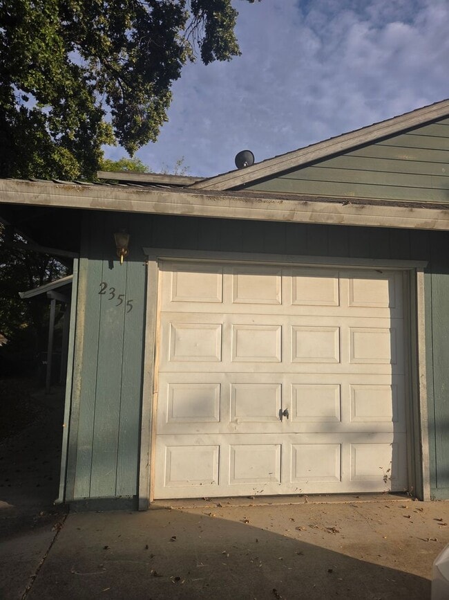 Building Photo - Nice townhouse in Anderson