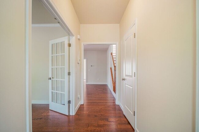 Photo - 803 Sunken Rd