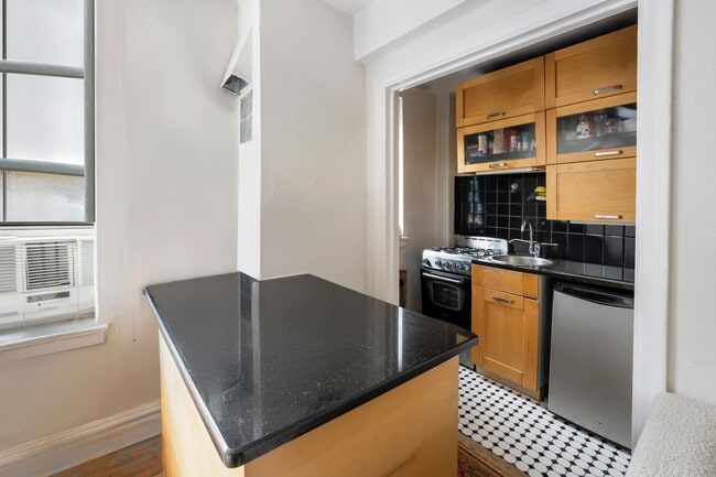Photo - 200 E 16th St