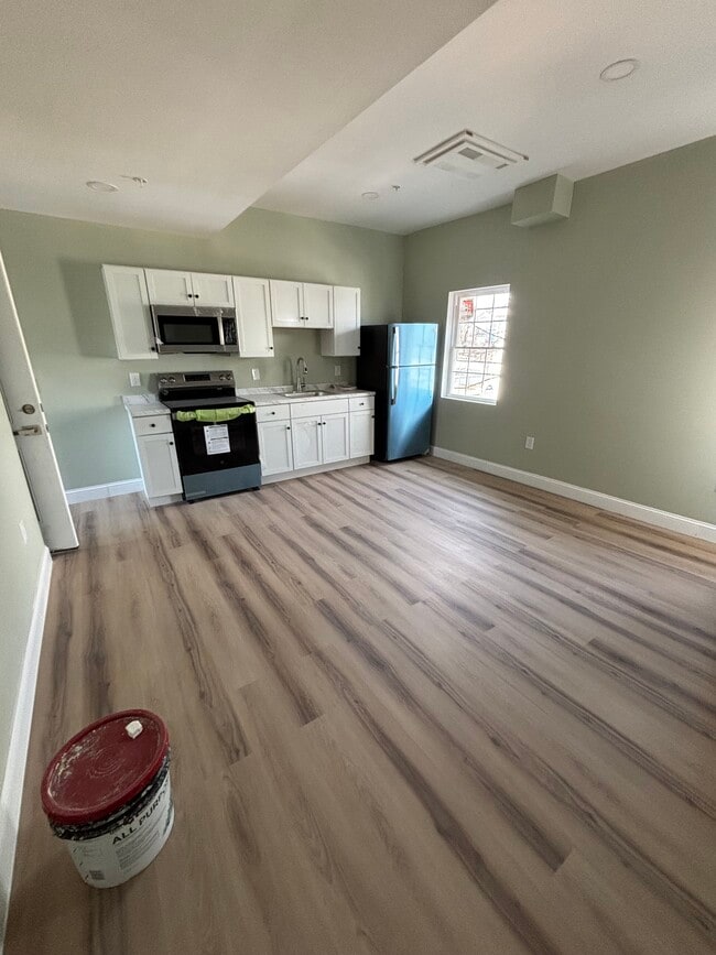 Building Photo - 110 8th St