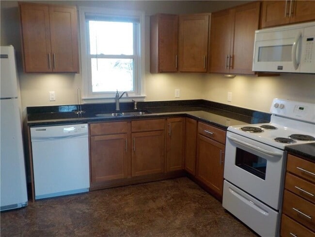 1098 Diamond Hill Rd