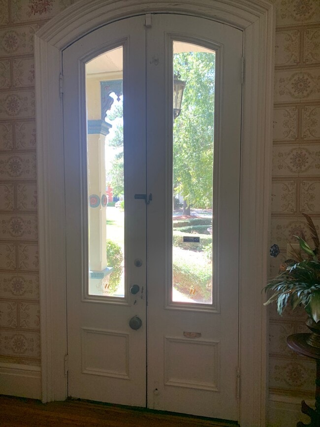 Photo - 105 Whitehead Ave NE