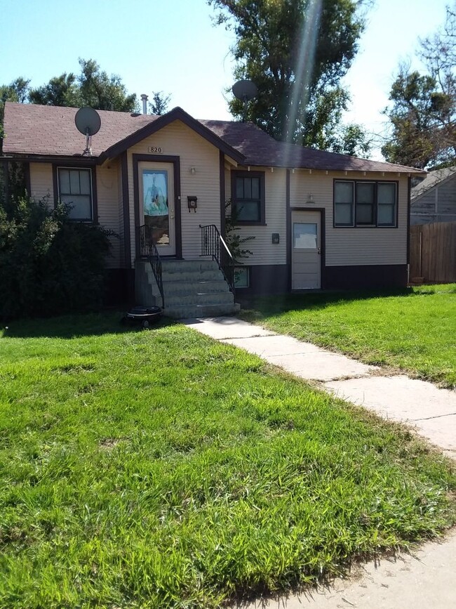 Building Photo - (822 23rd Street) Rental
