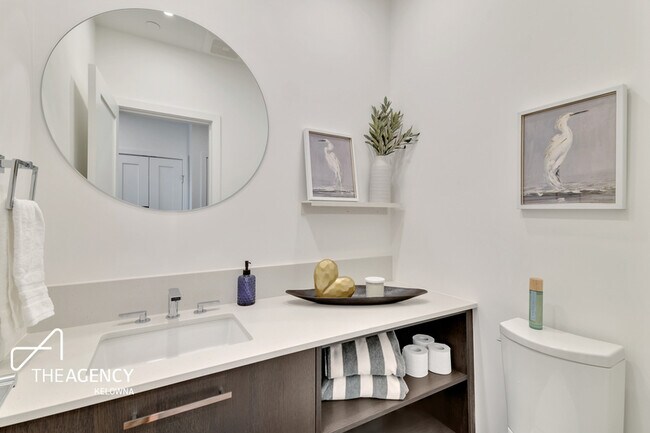 3389 Lakeshore Rd Unit 206