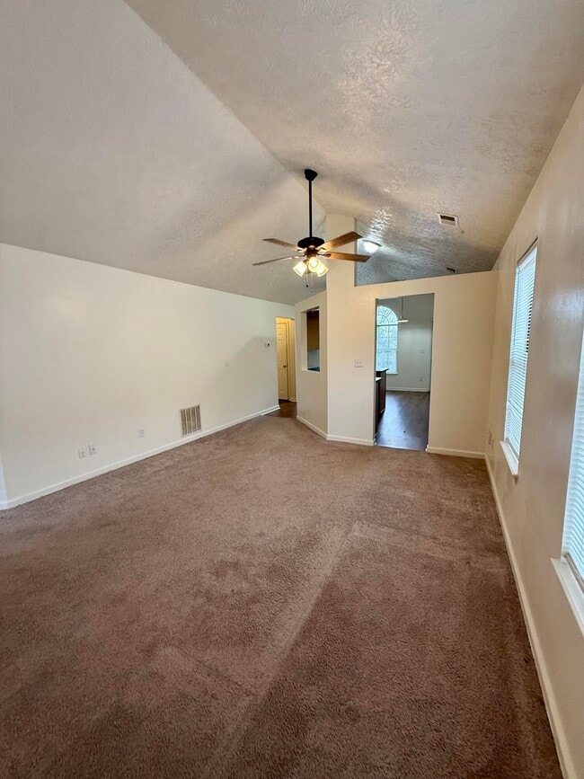 Photo - 781 Nickwood Trail