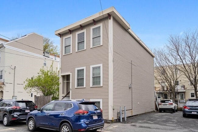 Photo - 72 Baxter St