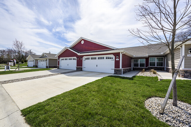 Attached Garages in Charming Neighborhood Setting - Redwood Pataskala Apartments