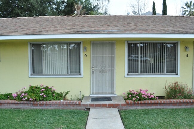 Building Photo - 560 Cajon St Unit 6 W. Cypress Ave.