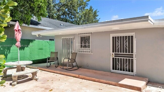 Building Photo - 555 SW 67th Ave Rental