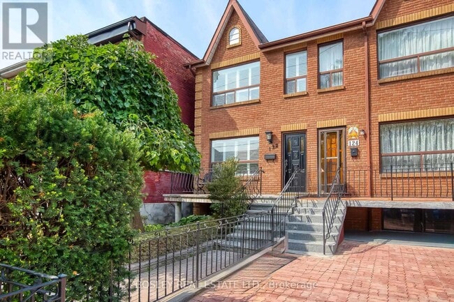 Photo - 122 Lisgar St