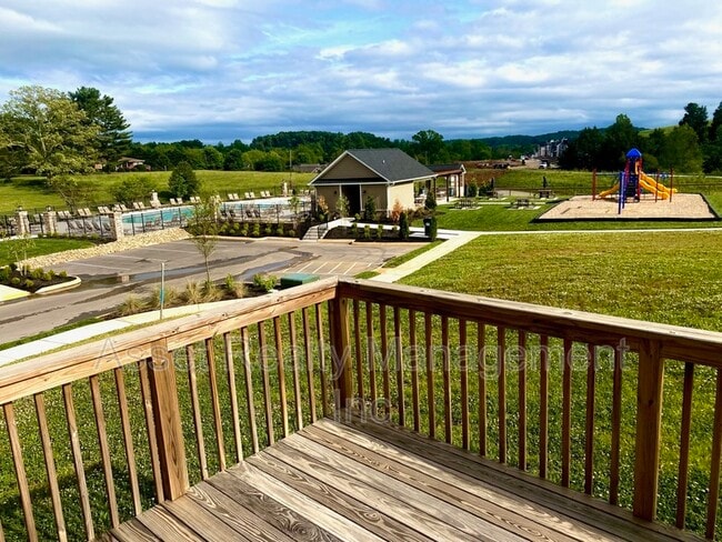 Photo - 1160 Cloud View Dr