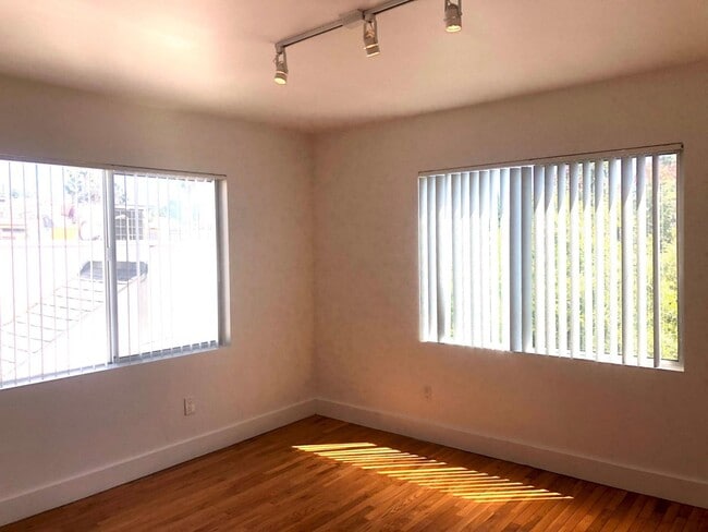 Photo - 2514 London St Unit 2514