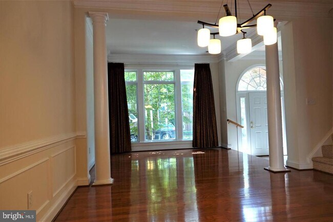 1115 Crestfield Dr