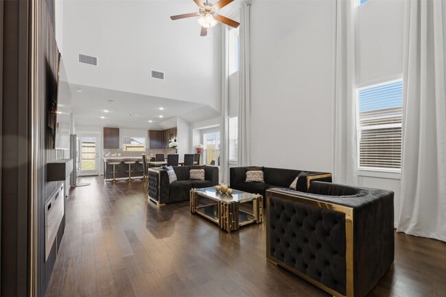 7415 Casuna Ln