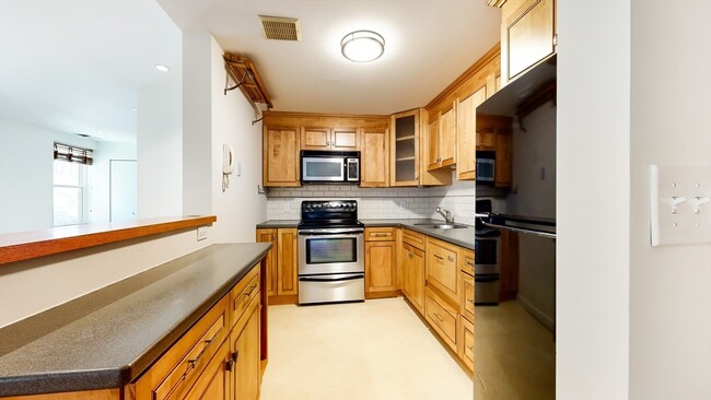 Photo - 102 Gainsborough St Unidad 204E