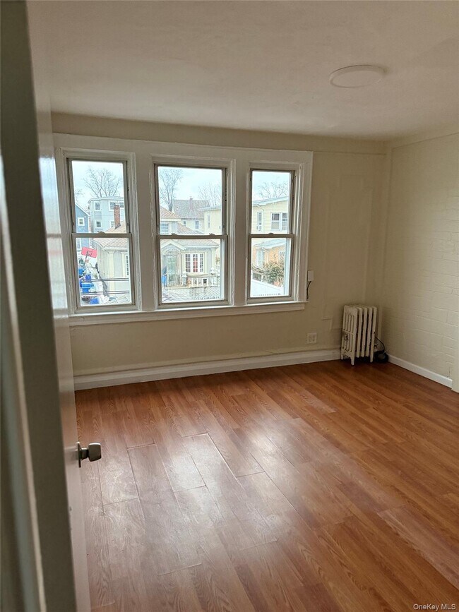 Photo - 104-16 124th St