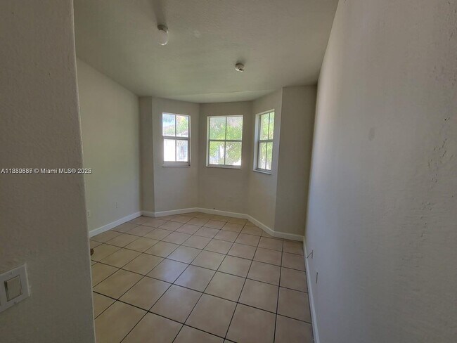 Photo - 2900 SE 17th Ave Unidad 202