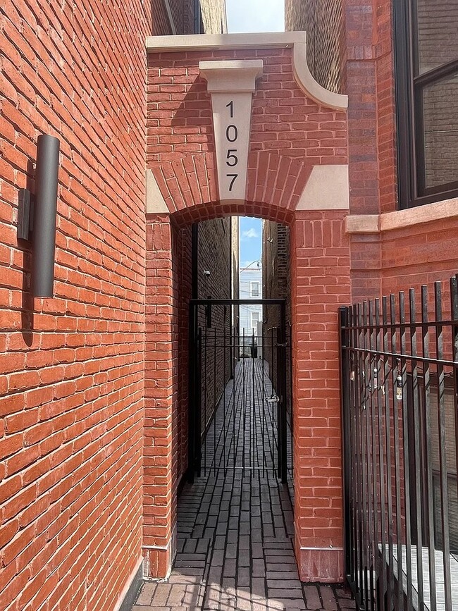 1057 N Wolcott Ave