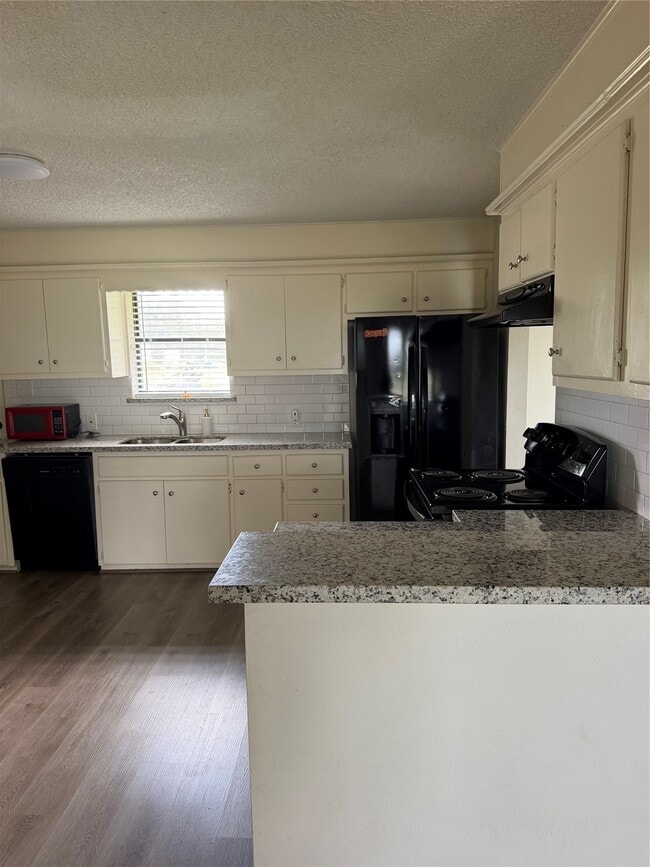 Photo - 151 Country Oaks St