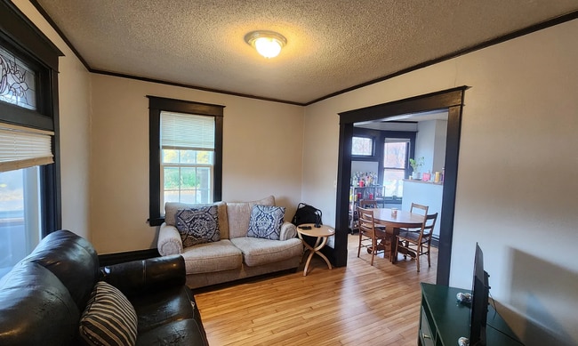 Photo - 1822 Roblyn Ave