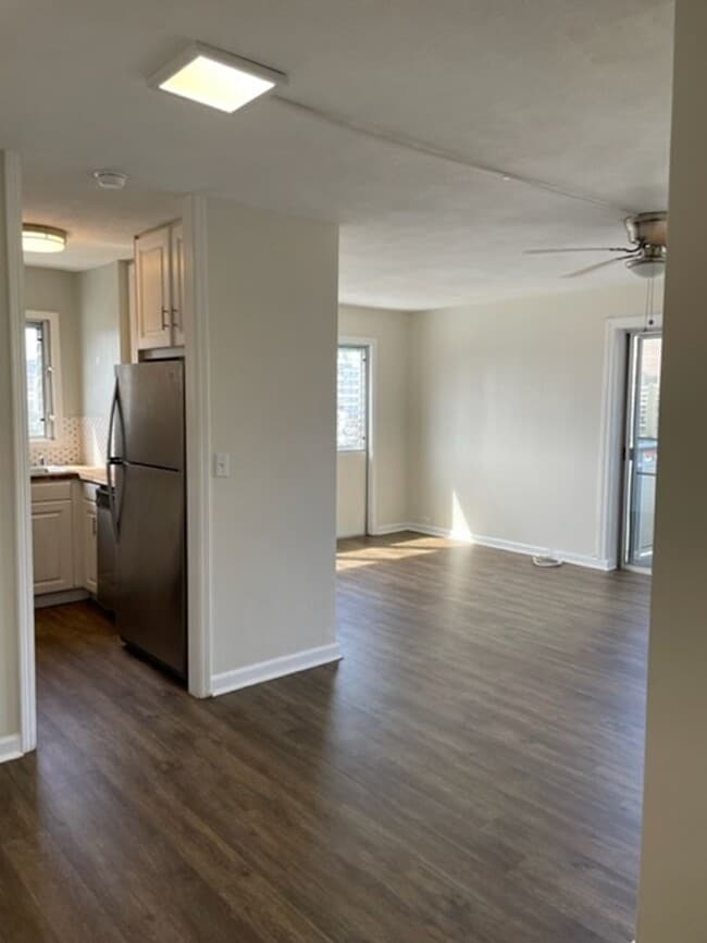 Ala Wai Cove- 2 Bed, 1 Bath with 1 assigne... - Ala Wai Cove- 2 Bed, 1 Bath with 1 assigne... Condo Unit 1001
