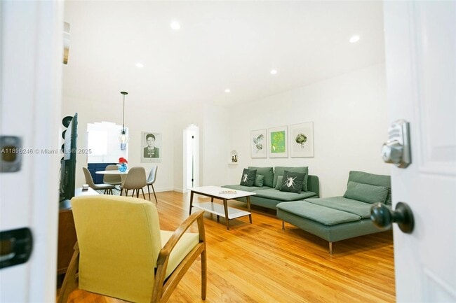 Photo - 10072 E Bay Harbor Dr Unidad 72D